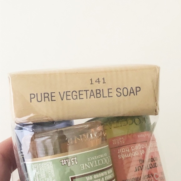 L'Occitane 4pc Gift Set Shampoo- Shower Oil- Vegetable Soap- Cleansing Foam NEW - Picture 3 of 6